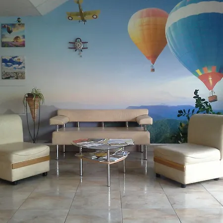 Sky High Airport 200 Meters From The Terminal Hotel