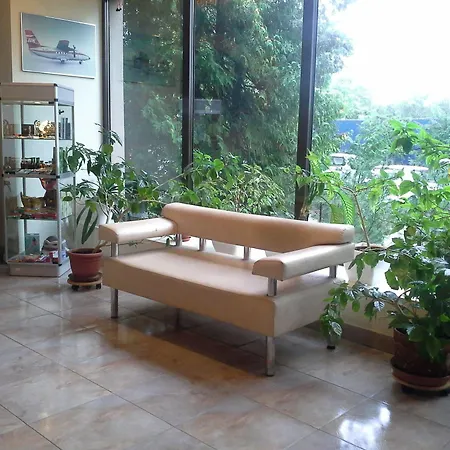 Hotel Sky High Airport 200 Meters From The Terminal 3*