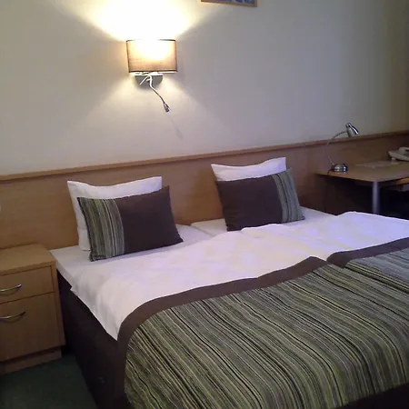 Sky High Airport 200 Meters From The Terminal Hotel 3*