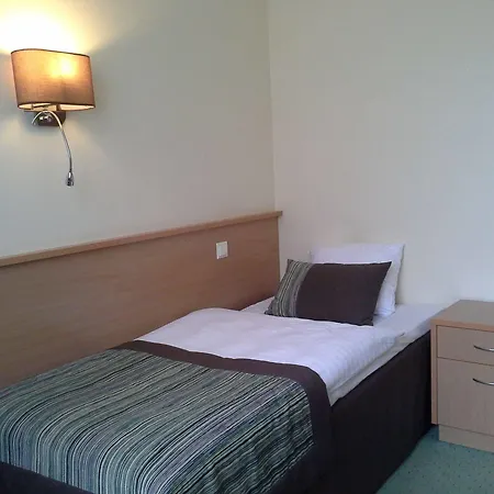 Sky High Airport 200 Meters From The Terminal Hotel Marupe