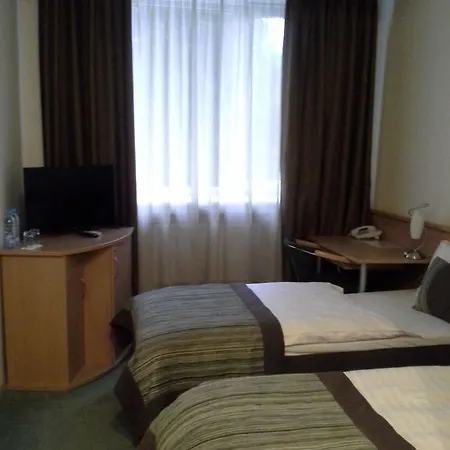 Hotel Sky High Airport 200 Meters From The Terminal 3*