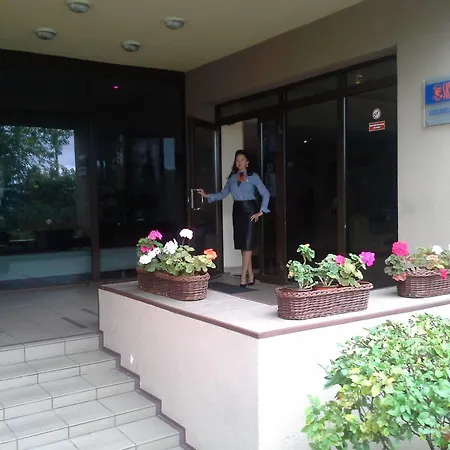 Hotel Sky High Airport 200 Meters From The Terminal